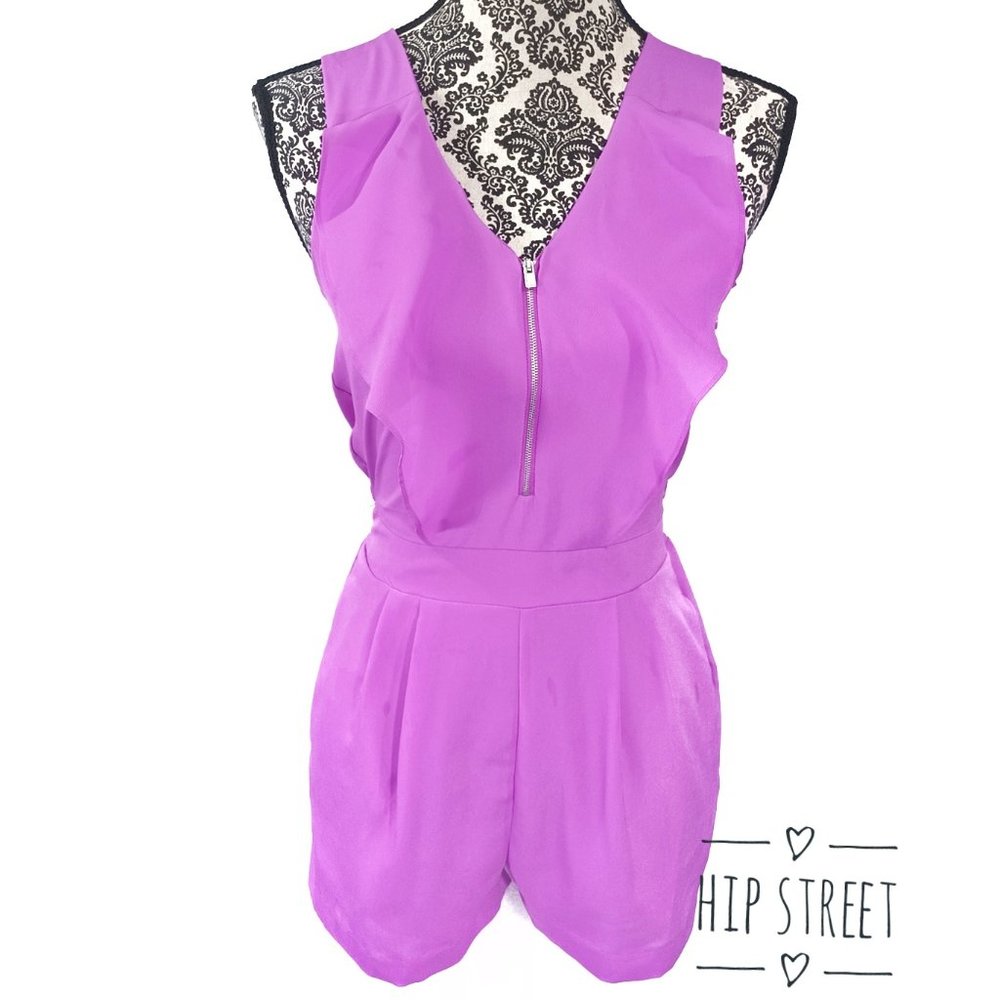 EXPRESS Zip V Neck Ruffle Front Sleeveless Dressy Romper 0